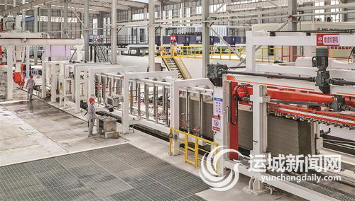 華兆住工 運城 裝配建材發(fā)展 工人在生產(chǎn)產(chǎn)品